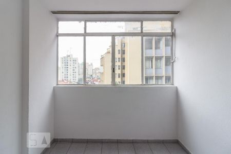 Studio à venda com 33m², 1 quarto e sem vaga Studio à venda com 33m², 1 quarto e sem vagaJanela