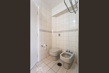 Apartamento à venda com 209m², 4 quartos e 3 vagas Apartamento à venda com 209m², 4 quartos e 3 vagasBanheiro da suíte 2