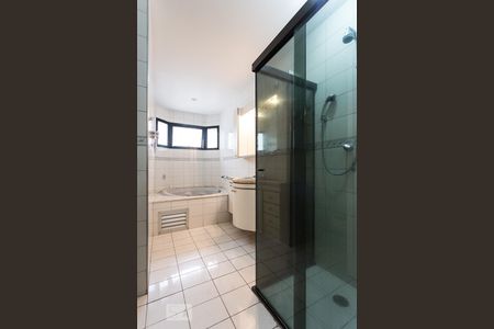 Apartamento à venda com 209m², 4 quartos e 3 vagas Apartamento à venda com 209m², 4 quartos e 3 vagasBanheiro da suíte 2