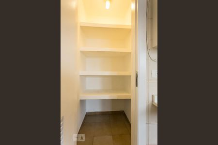 Apartamento à venda com 209m², 4 quartos e 3 vagas Apartamento à venda com 209m², 4 quartos e 3 vagasDespensa