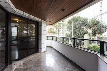 Apartamento à venda com 209m², 4 quartos e 3 vagas Apartamento à venda com 209m², 4 quartos e 3 vagasVaranda