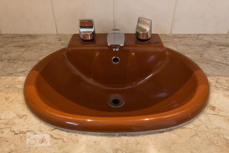 Apartamento à venda com 209m², 4 quartos e 3 vagas Apartamento à venda com 209m², 4 quartos e 3 vagasBanheiro da suíte 1