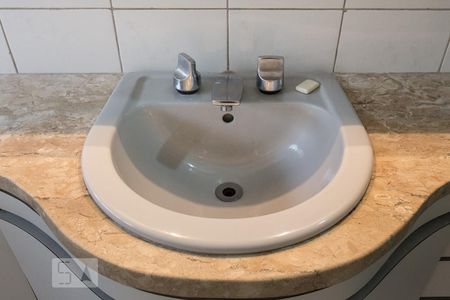 Apartamento à venda com 209m², 4 quartos e 3 vagas Apartamento à venda com 209m², 4 quartos e 3 vagasBanheiro da suíte 2