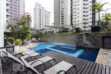 Apartamento à venda com 209m², 4 quartos e 3 vagas Apartamento à venda com 209m², 4 quartos e 3 vagasPiscina