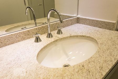 Apartamento para alugar com 69m², 2 quartos e 1 vaga Apartamento para alugar com 69m², 2 quartos e 1 vagaBanheiro