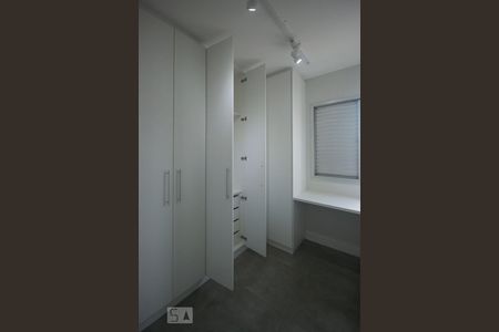 Apartamento à venda com 160m², 2 quartos e 3 vagas Apartamento à venda com 160m², 2 quartos e 3 vagasCloset