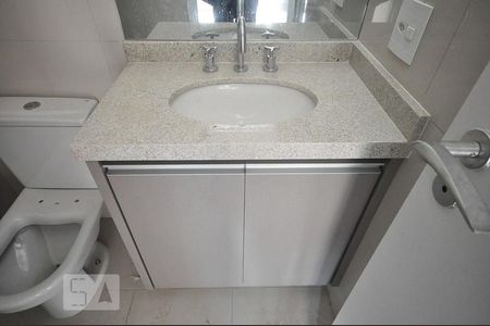 detalhe do banheiro de kitnet/studio para alugar com 1 quarto, 52m² em Vila Gertrudes, São Paulo