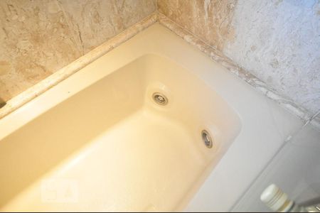 Apartamento à venda com 415m², 4 quartos e 4 vagasdetalhe do banheiro suíte 2