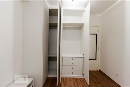 Apartamento para alugar com 47m², 1 quarto e 1 vagaDetalhe do armário