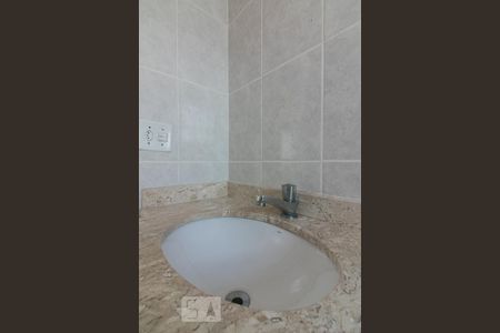 Banheiro de apartamento à venda com 2 quartos, 57m² em Rudge Ramos, São Bernardo do Campo