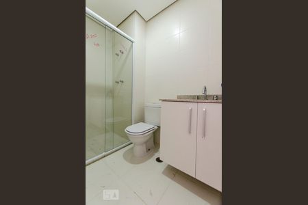 Banheiro da suíte de apartamento à venda com 2 quartos, 70m² em Centro, Osasco