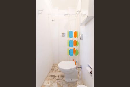 Apartamento à venda com 79m², 2 quartos e sem vaga Apartamento à venda com 79m², 2 quartos e sem vagaBanheiro de Serviço
