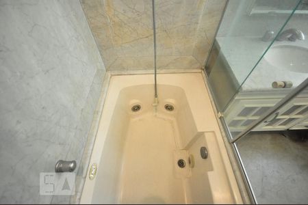 Apartamento à venda com 220m², 4 quartos e 2 vagasdetalhe do banheiro suíte 4
