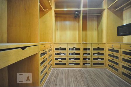 Apartamento à venda com 220m², 4 quartos e 2 vagascloset
