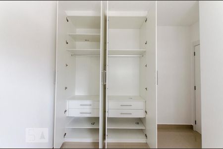Detalhe do armário de apartamento para alugar com 2 quartos, 54m² em Umuarama, Osasco