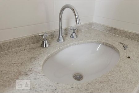 Banheiro de apartamento para alugar com 2 quartos, 54m² em Umuarama, Osasco
