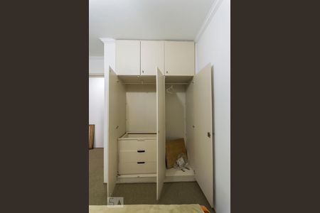 Quarto de apartamento à venda com 2 quartos, 107m² em Indianópolis, São Paulo