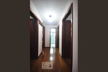 corredor de apartamento para alugar com 4 quartos, 213m² em Vila Suzana, São Paulo