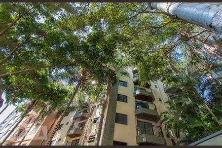 Apartamento à venda com 70m², 2 quartos e 1 vagaFachada