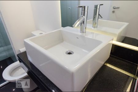 Banheiro de apartamento para alugar com 2 quartos, 84m² em Pinheiros, São Paulo