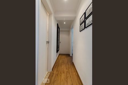 Corredor de apartamento à venda com 2 quartos, 90m² em Vila Madalena, São Paulo
