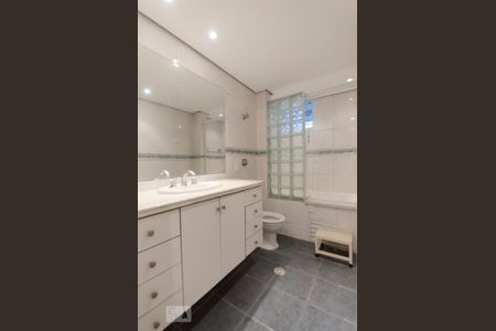 Banheiro de apartamento para alugar com 3 quartos, 210m² em Santana, São Paulo