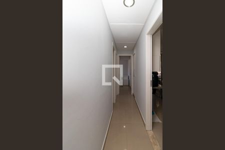 Corredor de apartamento para alugar com 2 quartos, 60m² em Vila Anglo Brasileira, São Paulo