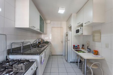Apartamento para alugar com 132m², 2 quartos e 2 vagasCozinha