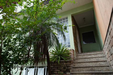 Casa à venda com 200m², 3 quartos e 6 vagasEntrada