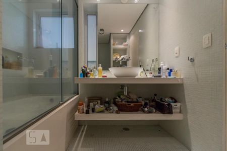 Apartamento para alugar com 108m², 2 quartos e 1 vagaBanheiro do Quarto 2 (suite)