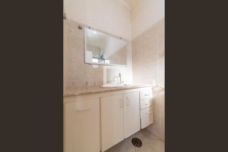 Banheiro  de apartamento à venda com 1 quarto, 44m² em Centro, Campinas