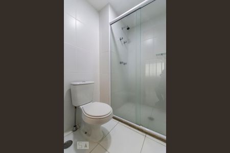 Banheiro de kitnet/studio para alugar com 1 quarto, 47m² em Parque Industrial Tomas Edson, São Paulo