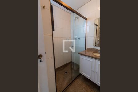 Apartamento à venda com 270m², 4 quartos e 4 vagasBanheiro Quarto 3