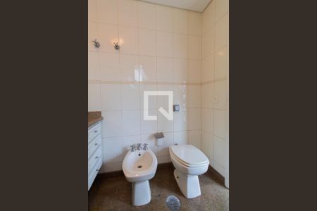 Apartamento à venda com 270m², 4 quartos e 4 vagasBanheiro Quarto 3