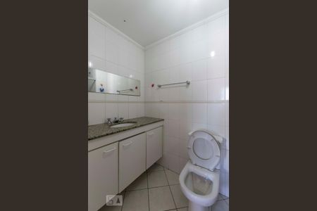 Banheiro social de apartamento para alugar com 3 quartos, 83m² em Vila Clementino, São Paulo