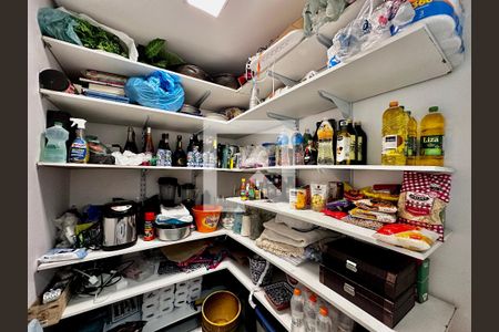 Casa de condomínio à venda com 399m², 4 quartos e 5 vagasDespensa