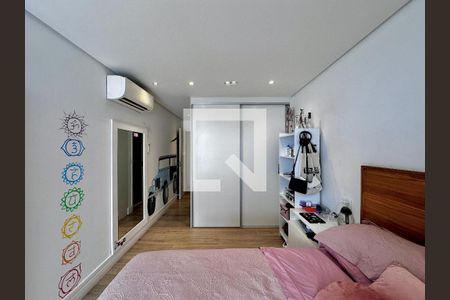 Casa de condomínio à venda com 399m², 4 quartos e 5 vagasSuíte 2