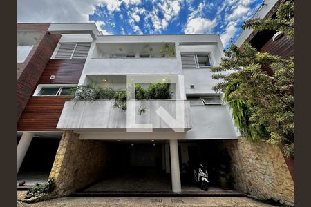 Casa de condomínio à venda com 399m², 4 quartos e 5 vagasFachada Casa