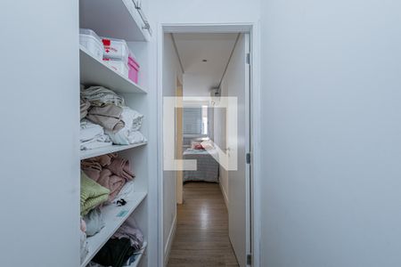 Casa de condomínio à venda com 399m², 4 quartos e 5 vagasRoupeiro