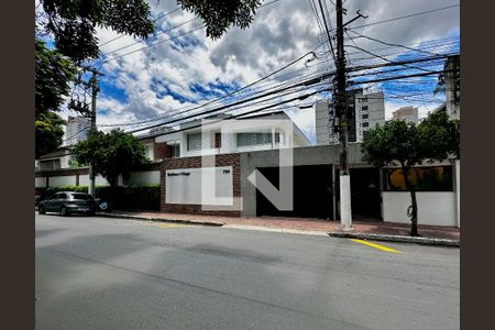 Casa de condomínio à venda com 399m², 4 quartos e 5 vagasFachada Condomínio