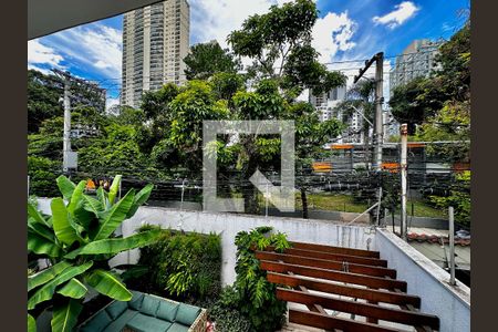 Casa de condomínio à venda com 399m², 4 quartos e 5 vagasVista Suíte 1