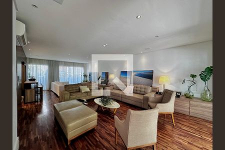 Casa de condomínio à venda com 399m², 4 quartos e 5 vagasSala