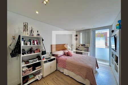 Casa de condomínio à venda com 399m², 4 quartos e 5 vagasSuíte 2