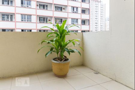 Apartamento à venda com 65m², 2 quartos e sem vagaSacada