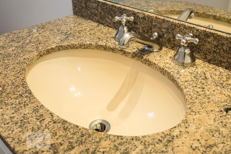 Apartamento para alugar com 167m², 4 quartos e 2 vagas Apartamento para alugar com 167m², 4 quartos e 2 vagasBanheiro da suíte 1