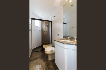 Apartamento para alugar com 167m², 4 quartos e 2 vagas Apartamento para alugar com 167m², 4 quartos e 2 vagasBanheiro da suíte 1