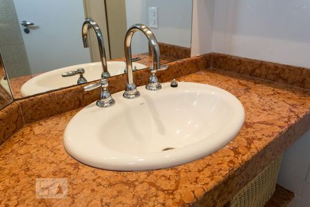 Apartamento para alugar com 167m², 4 quartos e 2 vagas Apartamento para alugar com 167m², 4 quartos e 2 vagasBanheiro da suíte 3