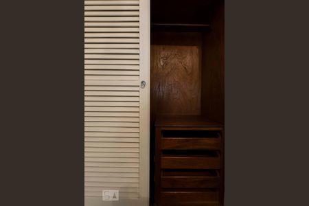 Apartamento à venda com 76m², 2 quartos e 1 vagaQuarto 2 (Armários)