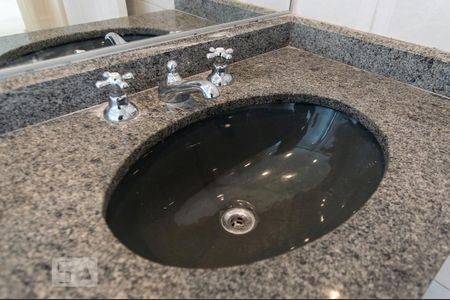 Banheiro de apartamento para alugar com 2 quartos, 70m² em Vila Ipojuca, São Paulo
