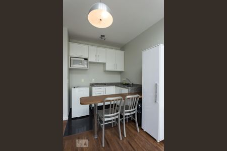 Cozinha de apartamento para alugar com 1 quarto, 50m² em Indianópolis, São Paulo